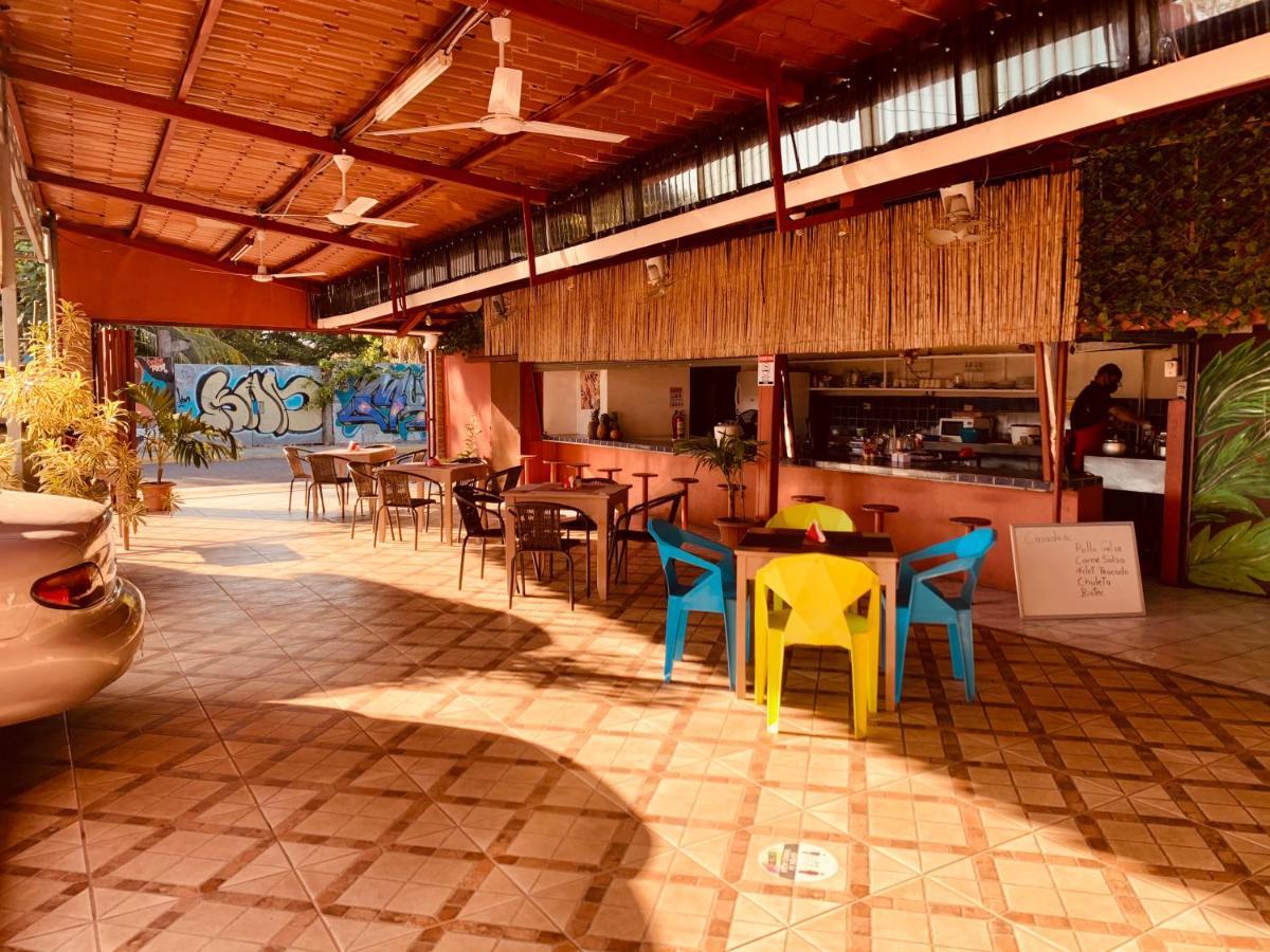 Hotel Cabinas Jacomar Bagian luar foto