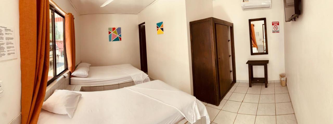 Hotel Cabinas Jacomar Bagian luar foto